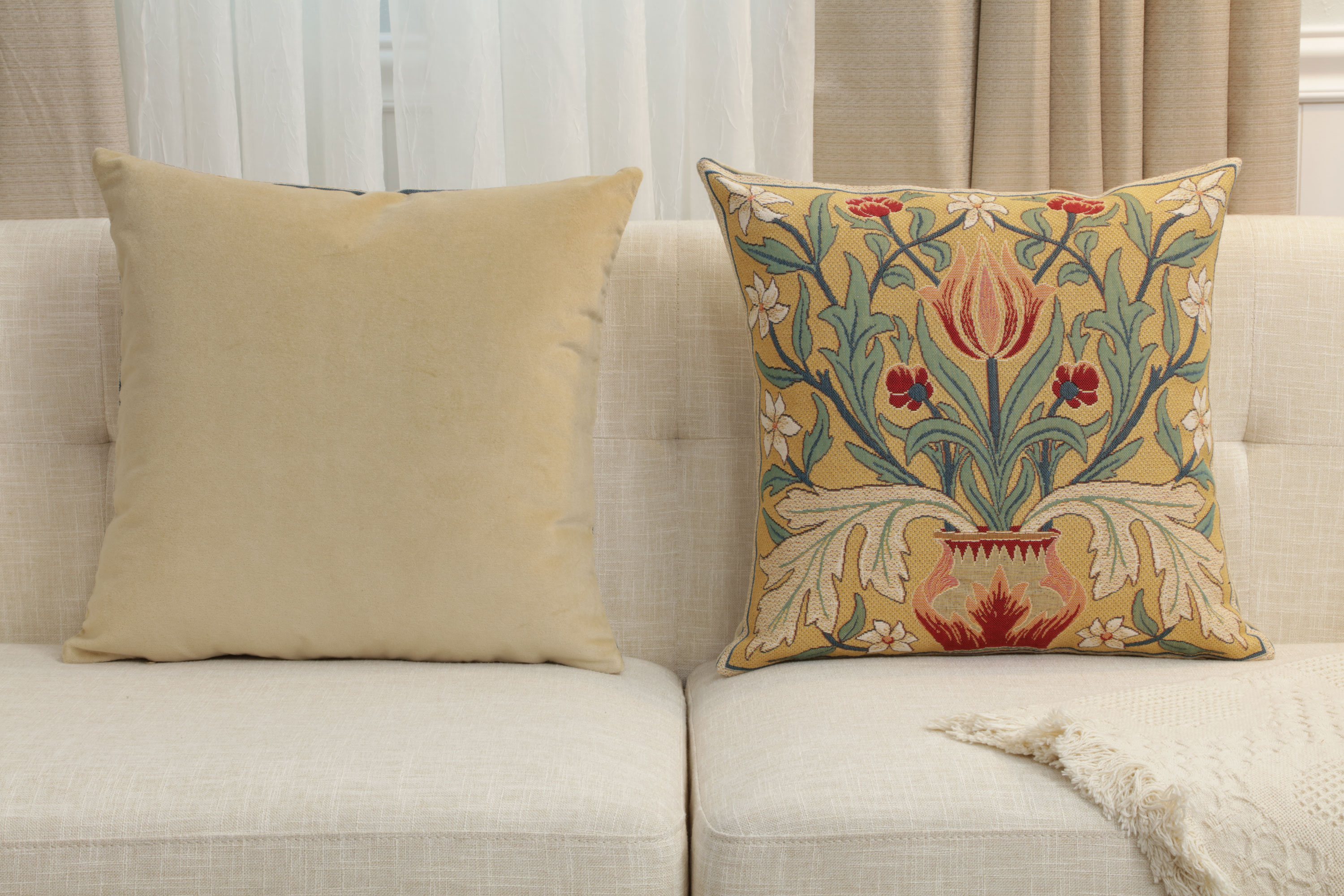Red Tulip Belgian Tapestry Pillow Cover 18x18 inch 100% Cotton Belgian Jacquard Woven Cushion Cover