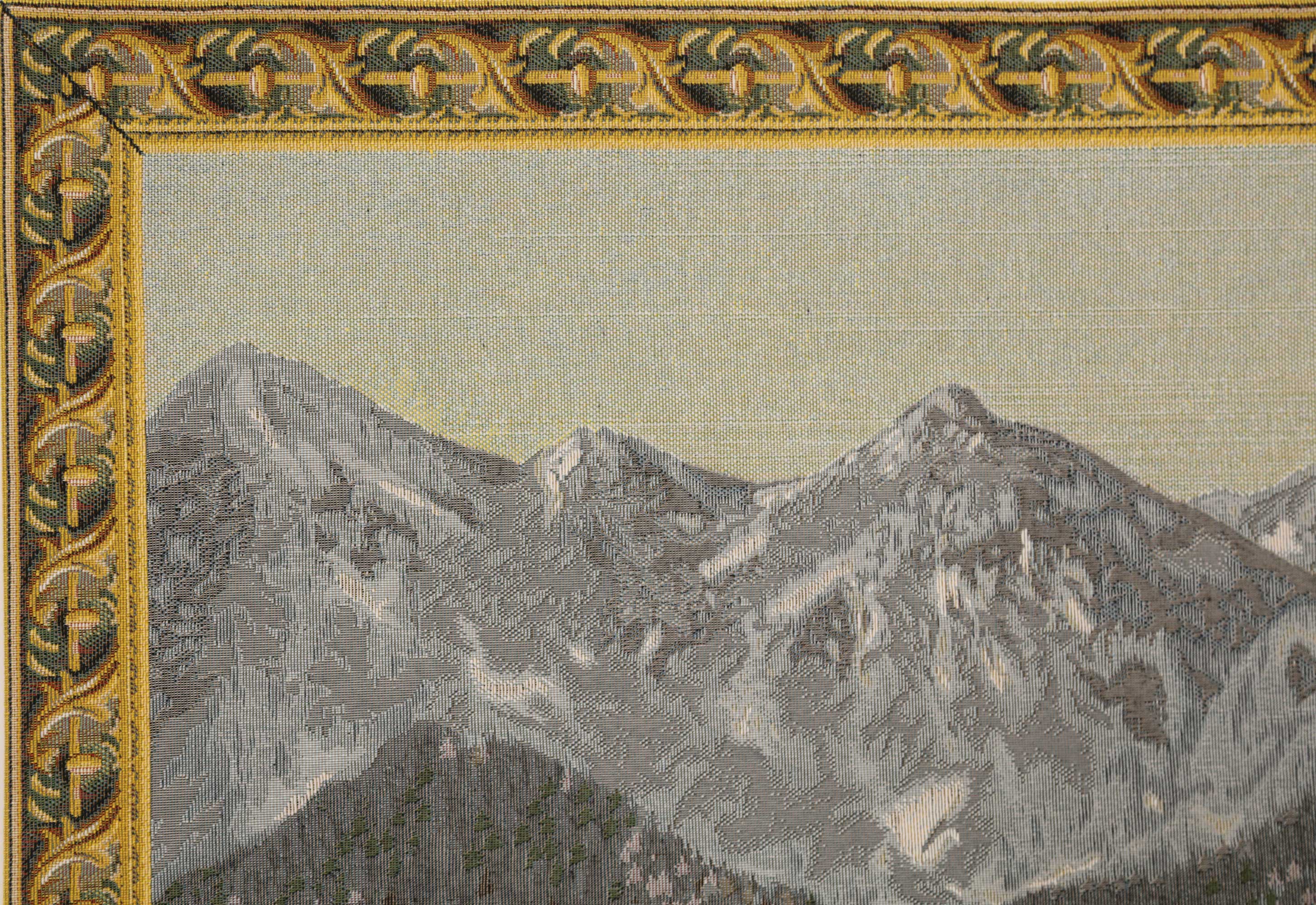 View of Neuschwanstein Castle | Close Up 2