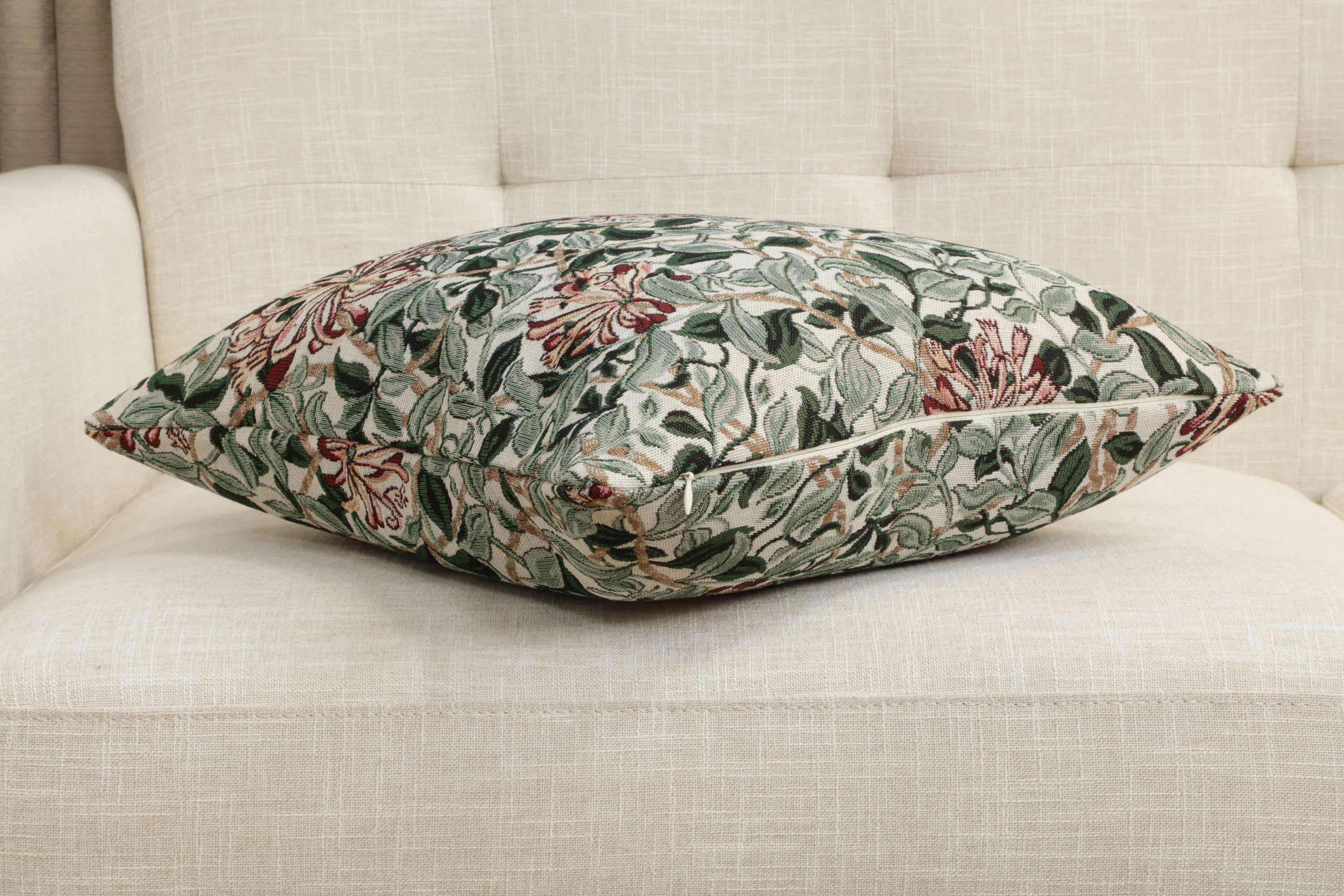 Honeysuckle Tapestry Pillow Cover 18x18 Inch Cotton Polyester Acrylic Cushion Cover