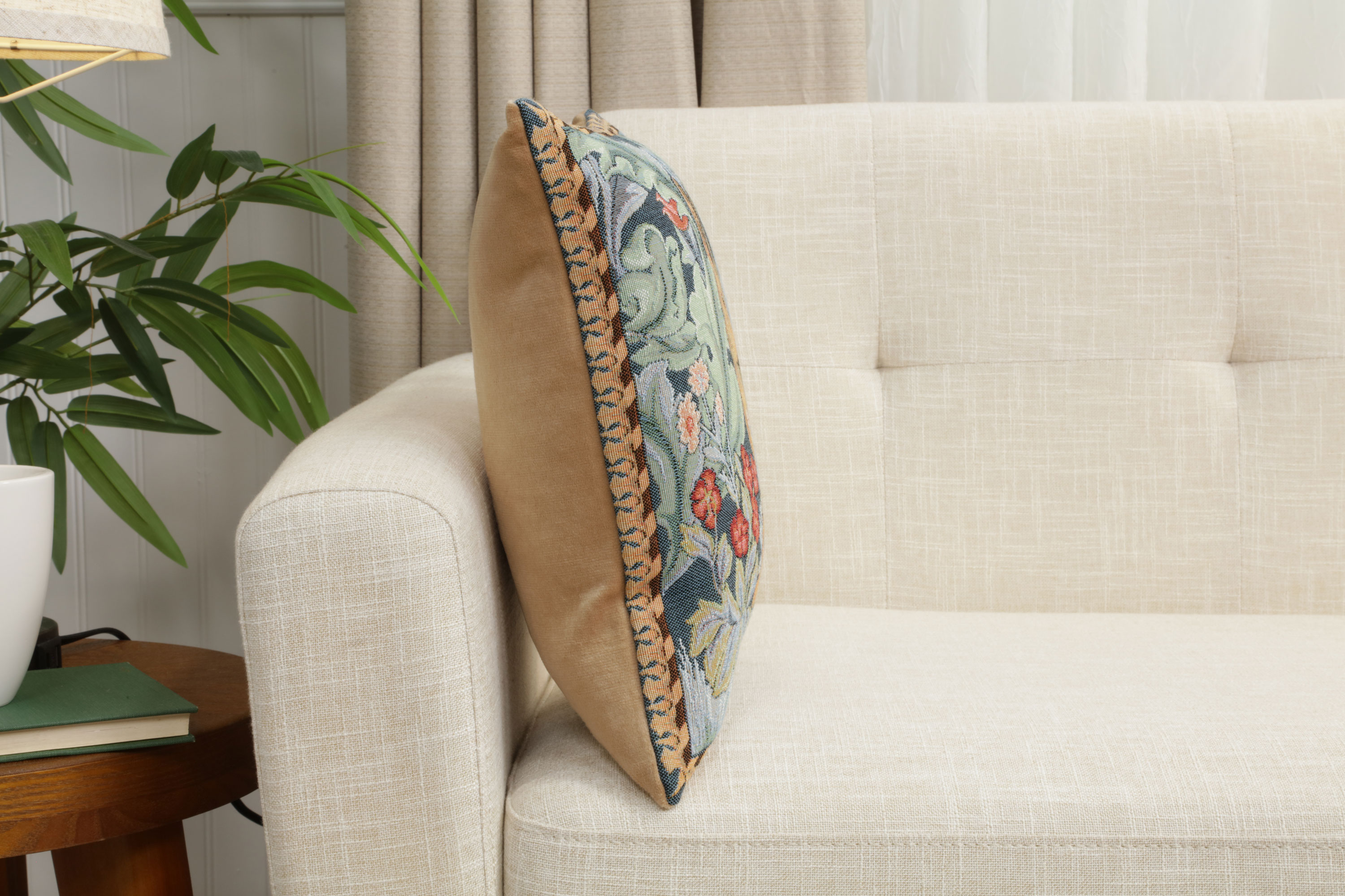 Rabbit Facing Left Medieval Tapestry Pillow Cover 14x14 European Cotton Jacquard Woven Cushion Cover
