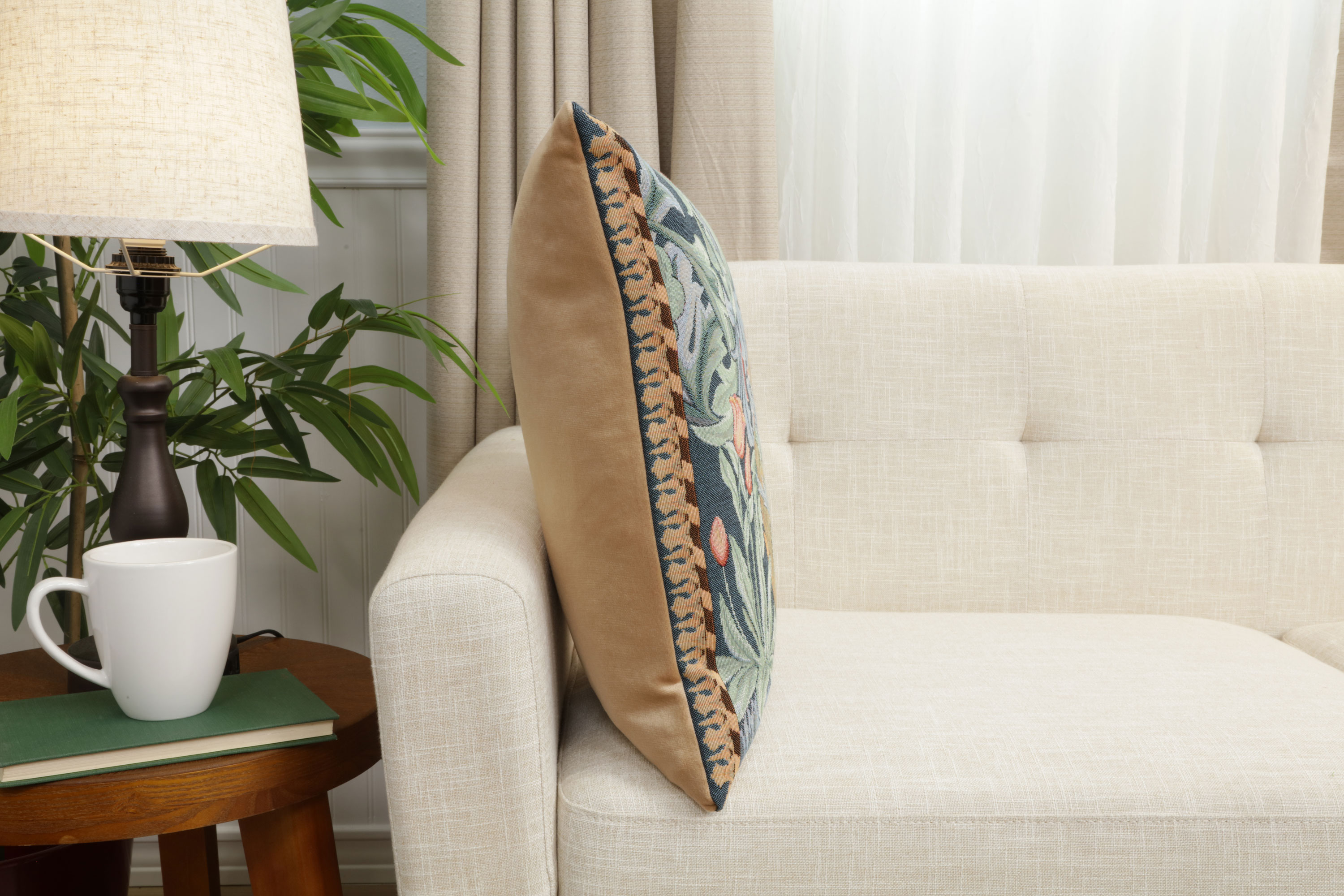 Rabbit Facing Right Medieval Tapestry Pillow Cover 19x19 inch European Cotton Jacquard Woven Cushion Cover