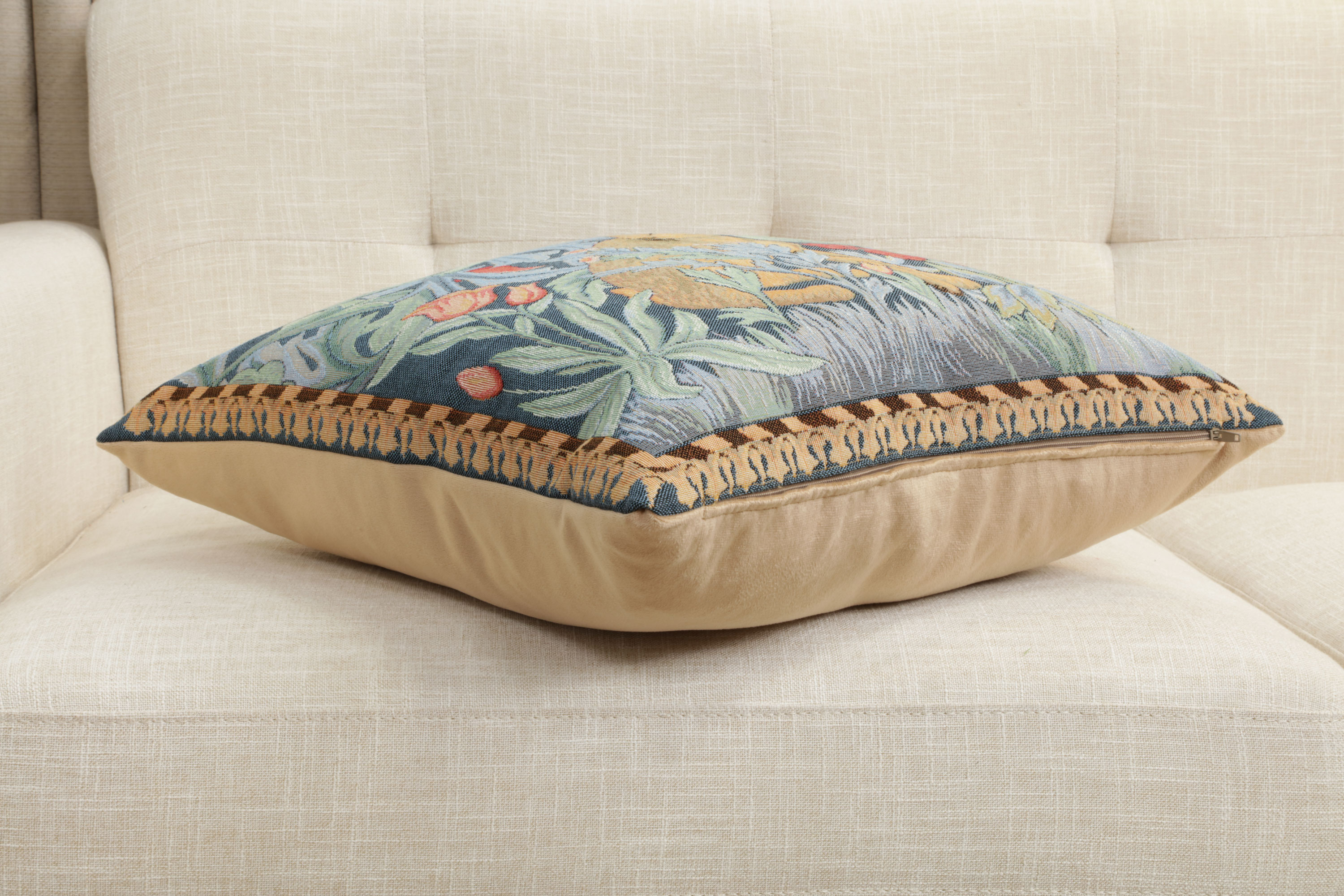 Rabbit Facing Right Medieval Tapestry Pillow Cover 19x19 inch European Cotton Jacquard Woven Cushion Cover