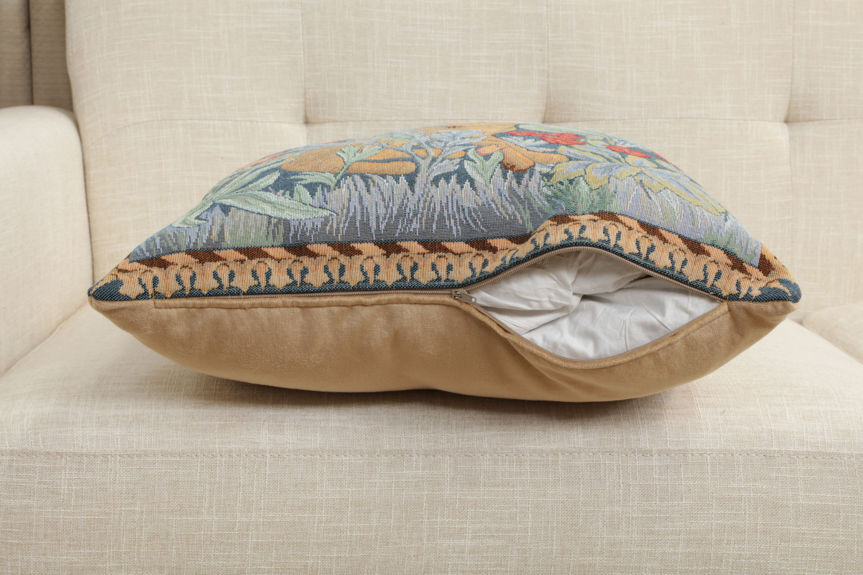 Rabbit Facing Right Medieval Tapestry Pillow Cover 19x19 inch European Cotton Jacquard Woven Cushion Cover
