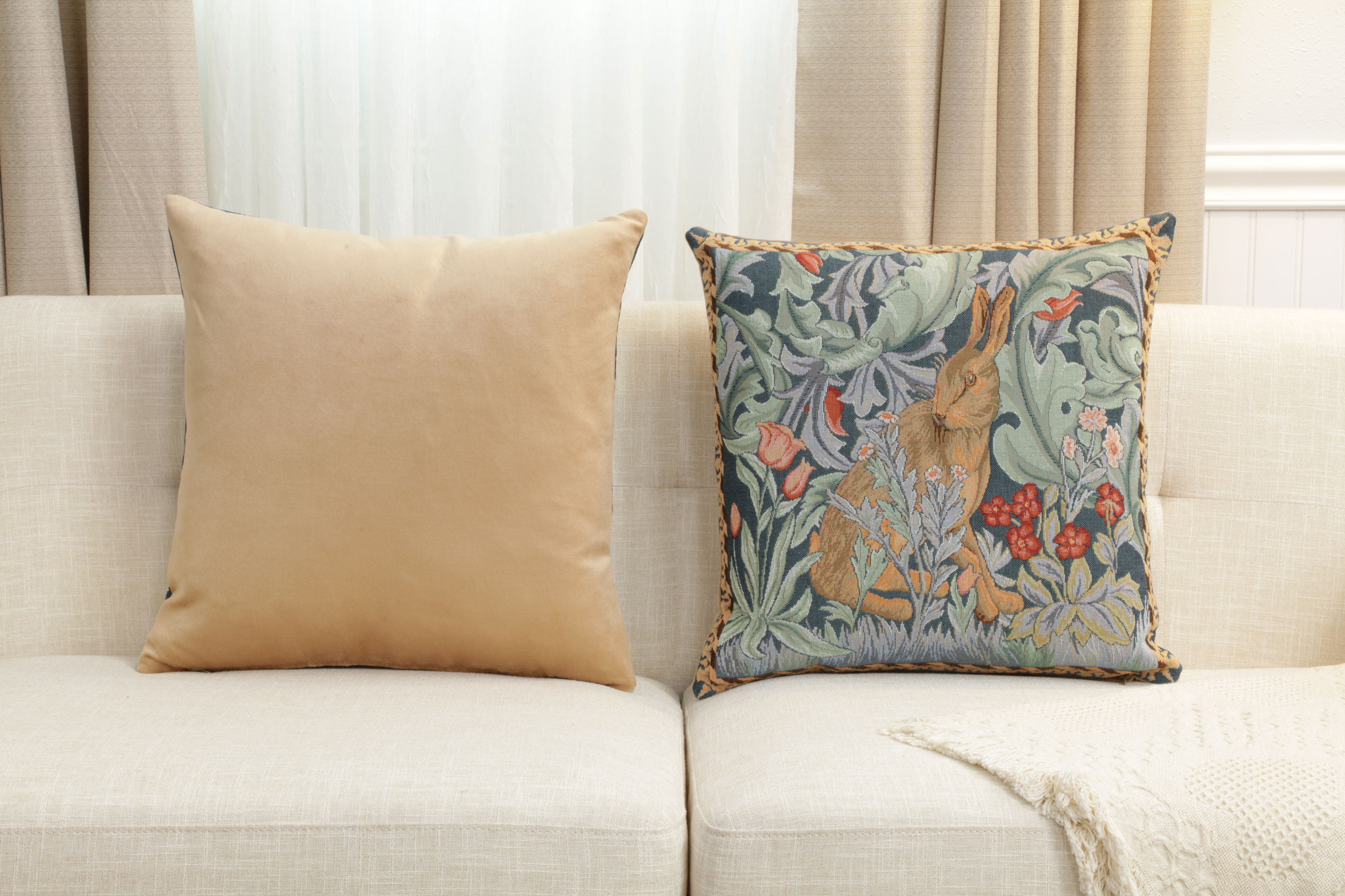 Rabbit Facing Right Medieval Tapestry Pillow Cover 19x19 inch European Cotton Jacquard Woven Cushion Cover